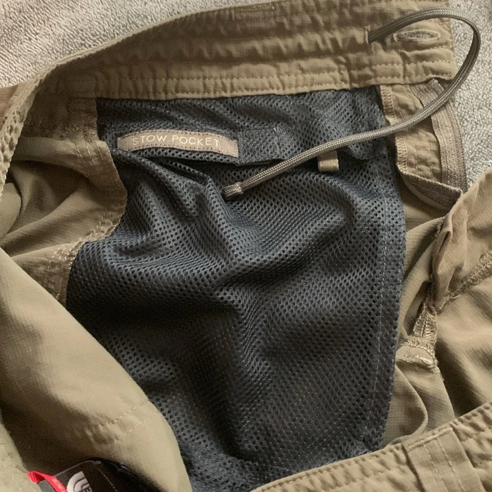 The North Face Olive Green Capri Pants
Excellent Used Condition Sz 4 - Picture 8 of 8